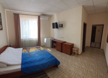 Стандарт з одним двоспальним ліжком